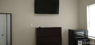 Main picture of 6852 Lindley Ave