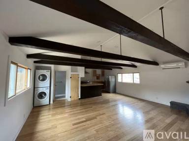 Main picture of 211 Tinker St