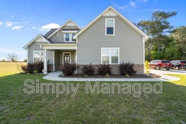 Main picture of 124 Rocking Horse Ln