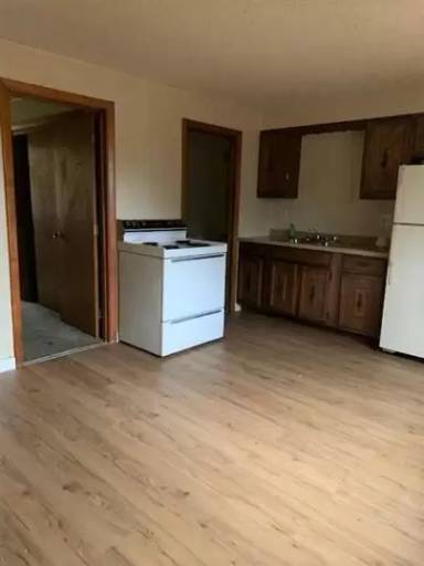 Main picture of 12 Roderick Rd