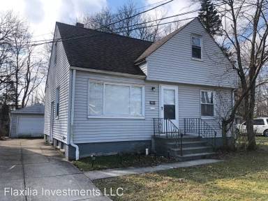 Main picture of 18712 Waterbury Ave