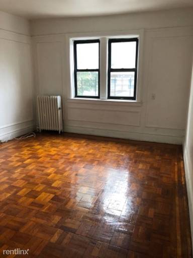 Main picture of 300 Gramatan Ave