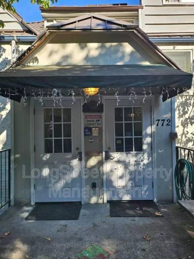 Main picture of 772 SW Broadway Dr