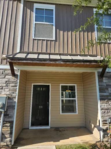 Main picture of 131 Hunters Grove Dr
