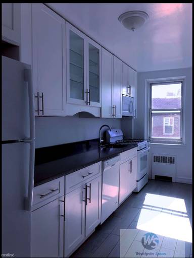 Main picture of 801 Bronx River Rd