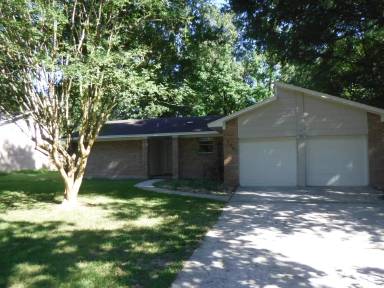 Main picture of 136 Red Oak Ln