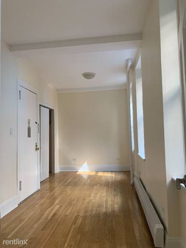 Main picture of 305 W 45th St