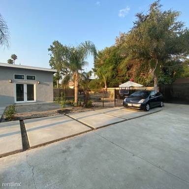 Main picture of 9151 White Oak Ave