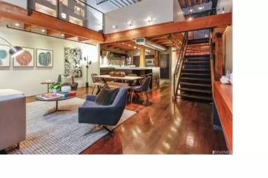 Main picture of 650 Delancey St