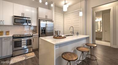 Main picture of 211 N Record St