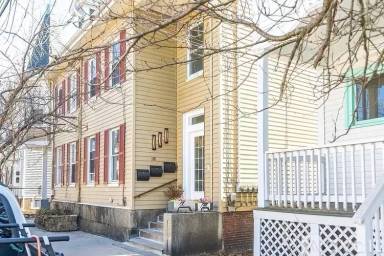 Main picture of 11 1/2 Mason St