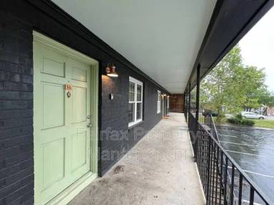Main picture of 1011 Burke St