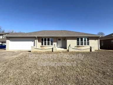 Main picture of 904 W Park Pl