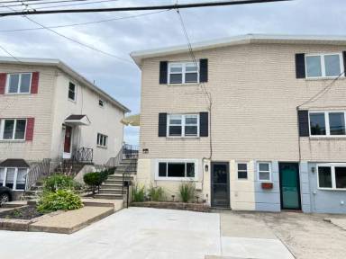 Main picture of 142 Rosemary Ave