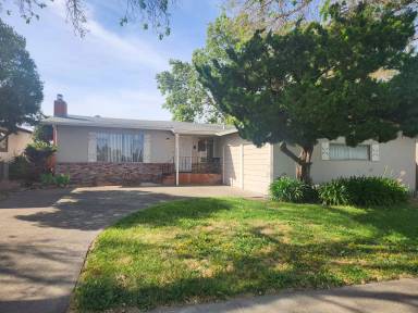 Main picture of 3927 Sacramento Ave