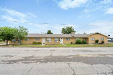 Main picture of 710 W 10th St