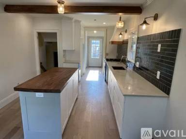 Main picture of 2072 Elmwood Ave