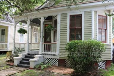 Main picture of 1502 Church St