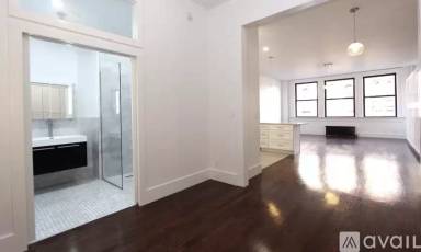 Main picture of 54 W 74th St