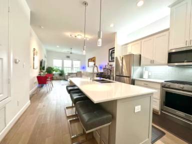 Main picture of 5015 Meridian Ln