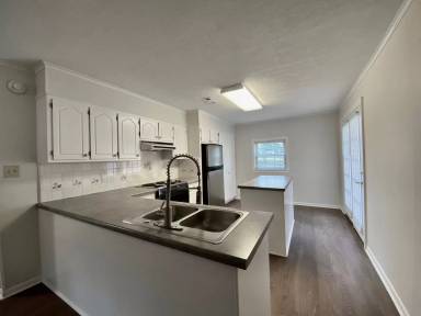 Main picture of 906 Parish Dr