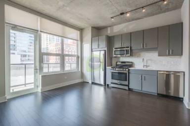 Main picture of 825 S Clark