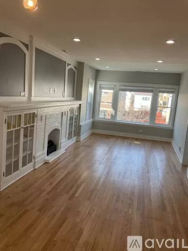 Main picture of 4037 W Roscoe St