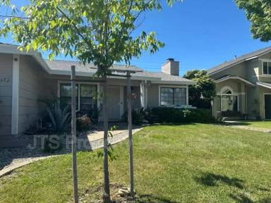 Main picture of 652 Hanisch Dr