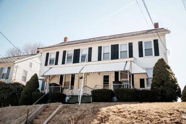Main picture of 14 E Maple St