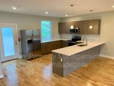 Main picture of 2025 N College Ave