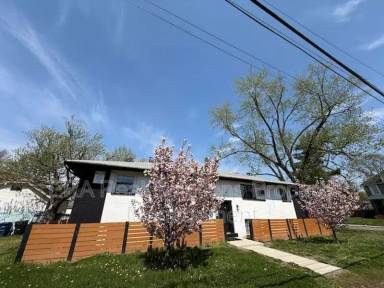 Main picture of 221 Dana Ave