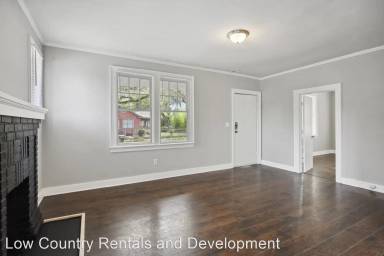Main picture of 901 E 37th St