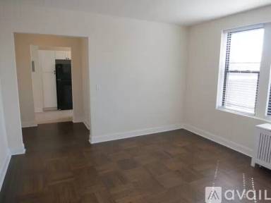 Main picture of 1931 Kennedy Blvd