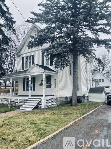 Main picture of 265 E Main St