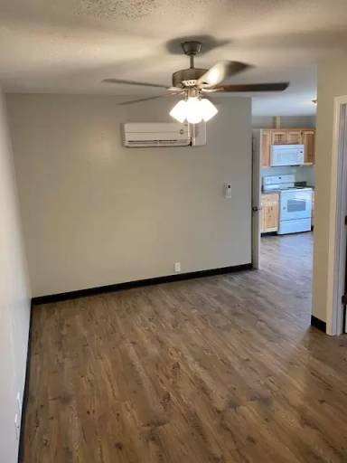 Main picture of 118 W 8th St