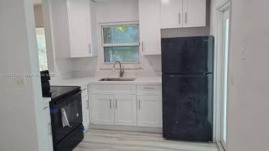Main picture of 2220 SW 46th Ct
