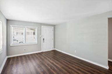 Main picture of 817 W 44th St
