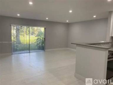 Main picture of 10373 N Kendall Dr
