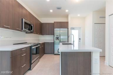 Main picture of 4640 NW 84th Ave