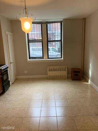Main picture of 585 E 21st St