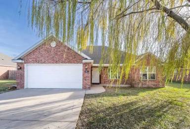 Main picture of 561 Red Bud St