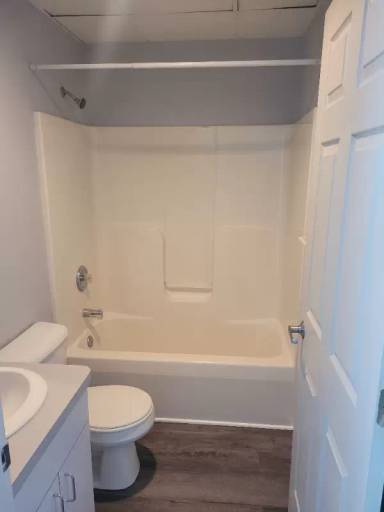 Main picture of 140 Middle Ave