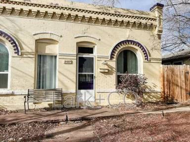 Main picture of 2533 Ames St
