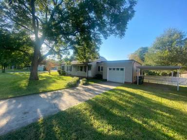 Main picture of 406 Winecoff School Rd