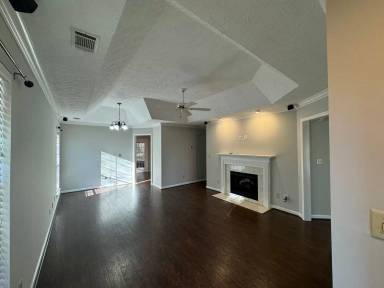Main picture of 6612 English Oak Ct