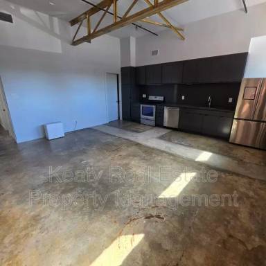 Main picture of 136 E Cypress St