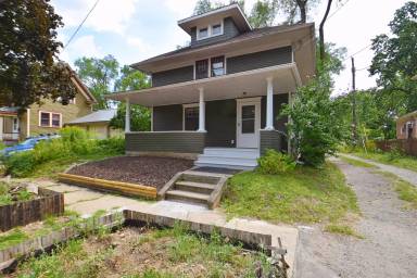 Main picture of 712 Van Buren St