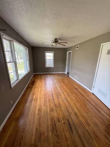 Main picture of 1401 N Eisenhower Dr