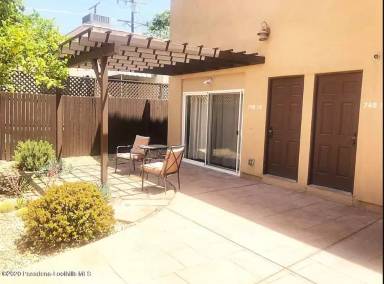 Main picture of 748 1/2 N La Jolla Ave