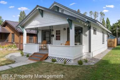 Main picture of 920 2nd St E